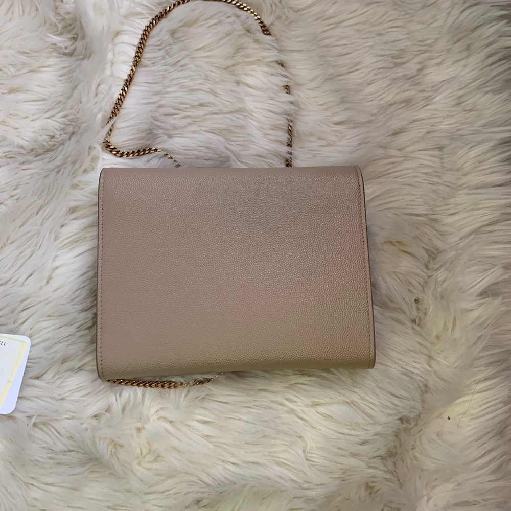 Saint Laurent CASSANDRA MEDIUM CHAIN BAG IN GRAIN DE POUDRE EMBOSSED LEATHER - Picture 10 of 13